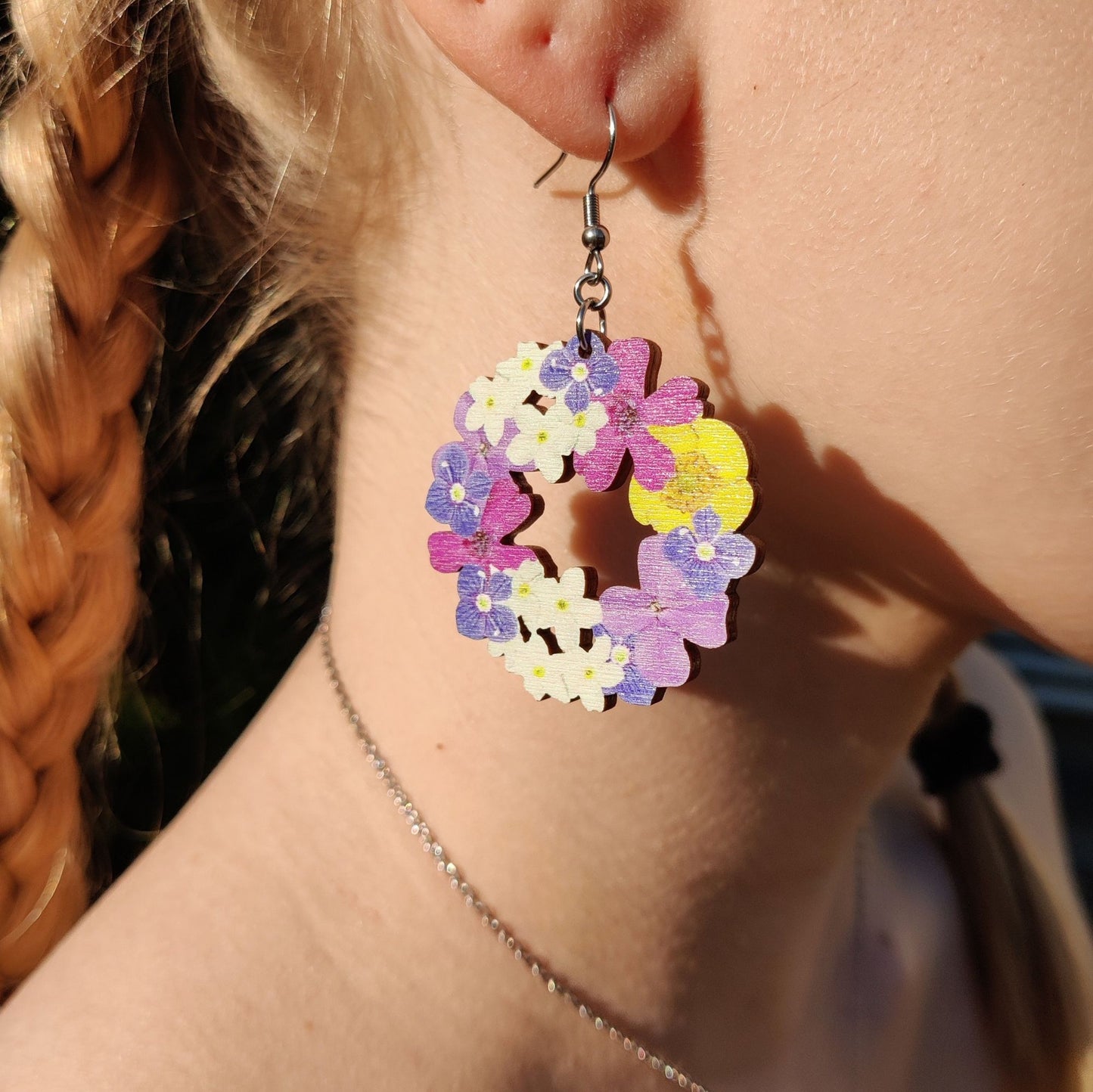 Juhannusneito-korvakorut, koukuilla