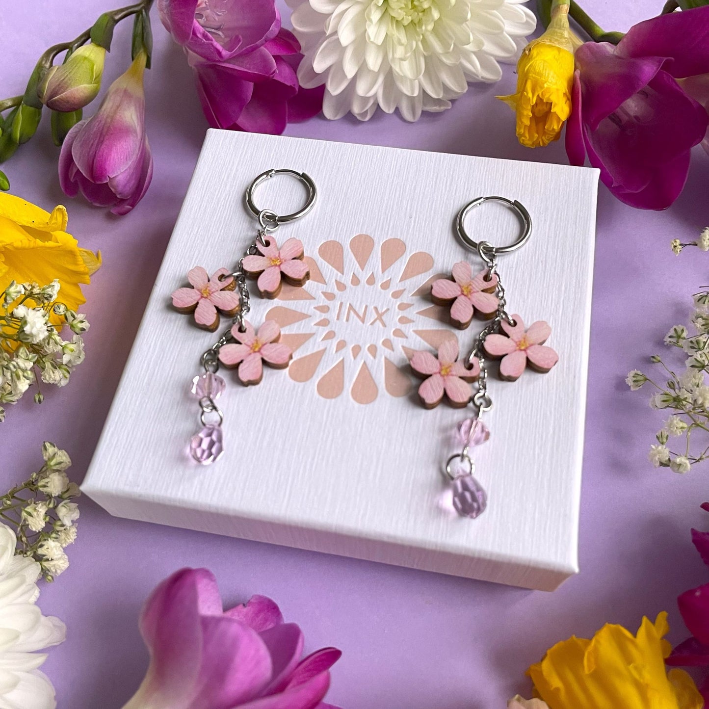 Hanami Love, vaaleanpunainen - teräs (koukku tai huggie)