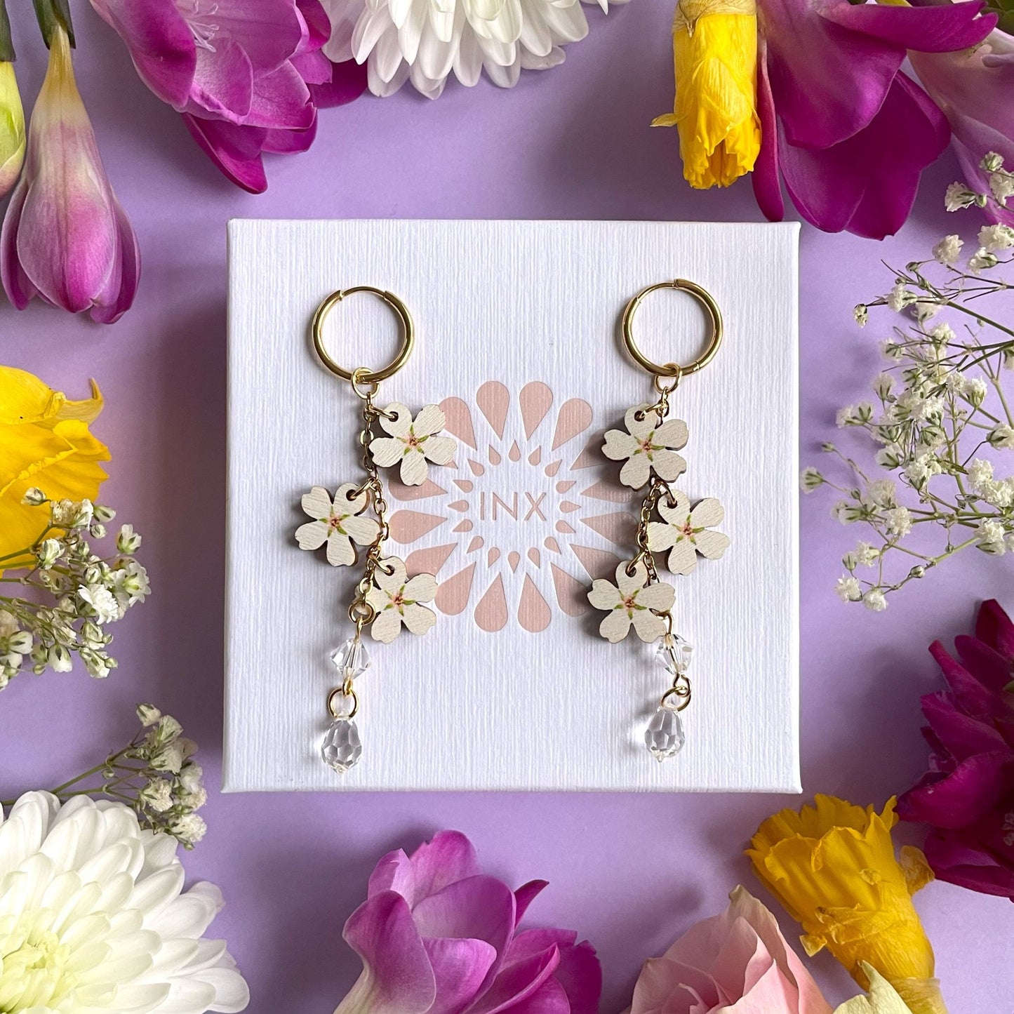 Hanami Love, valkoinen - kulta (koukku tai huggie)