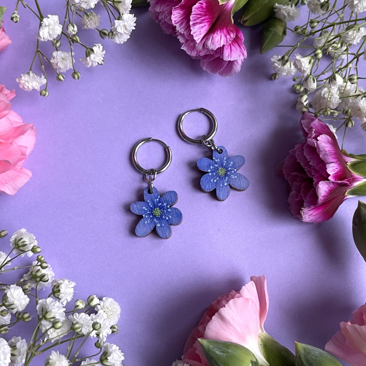 Lehtosinivuokko-minikorvakorut (koukku tai huggie)