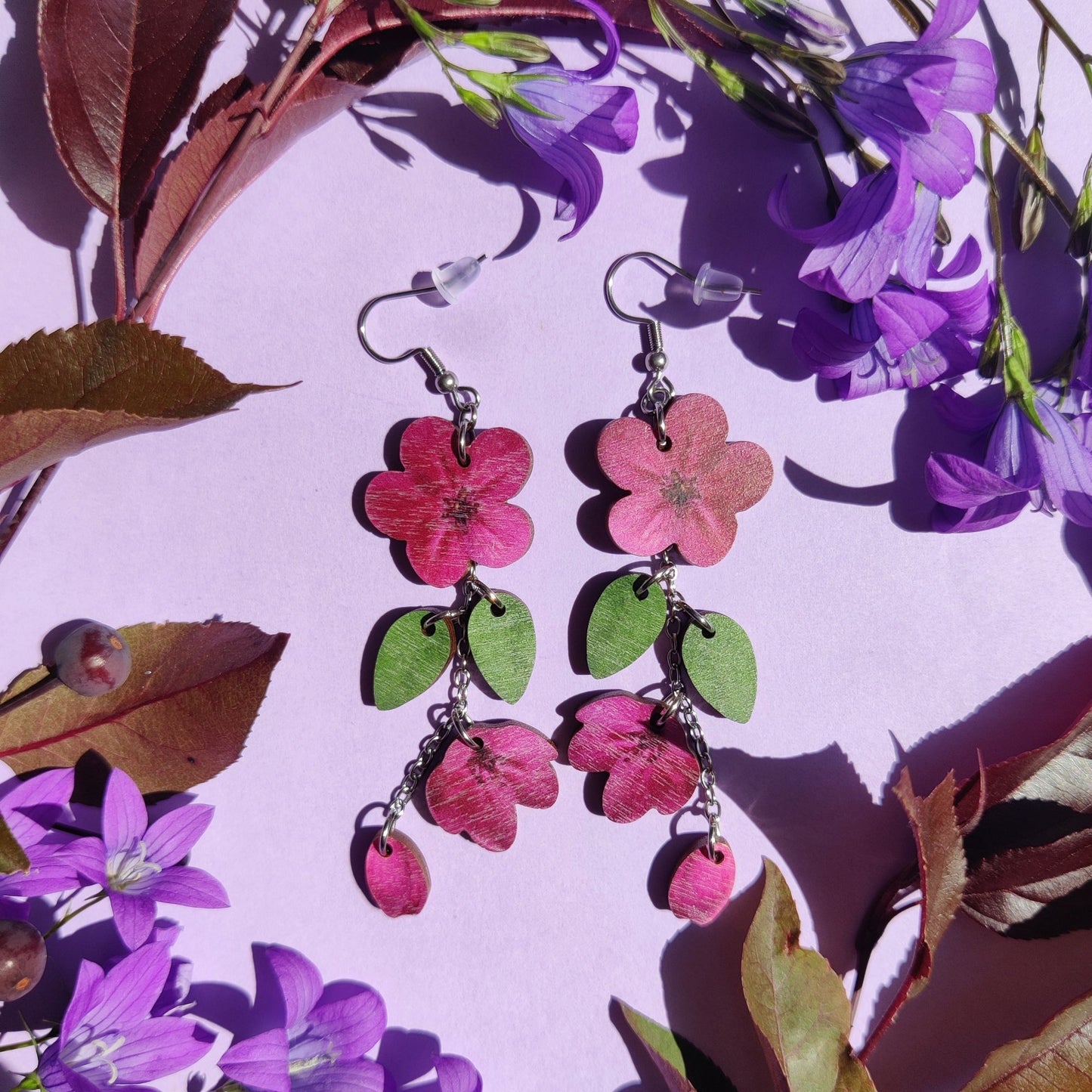 Purppuraomena-korvakorut