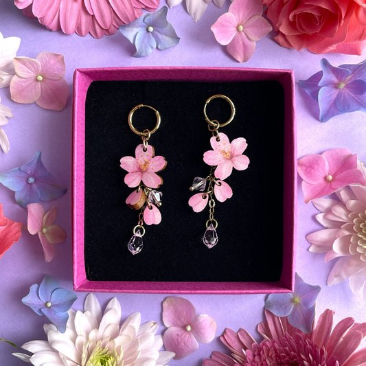 Cherry Glow (koukku tai huggie, kullanväriset metalliosat)