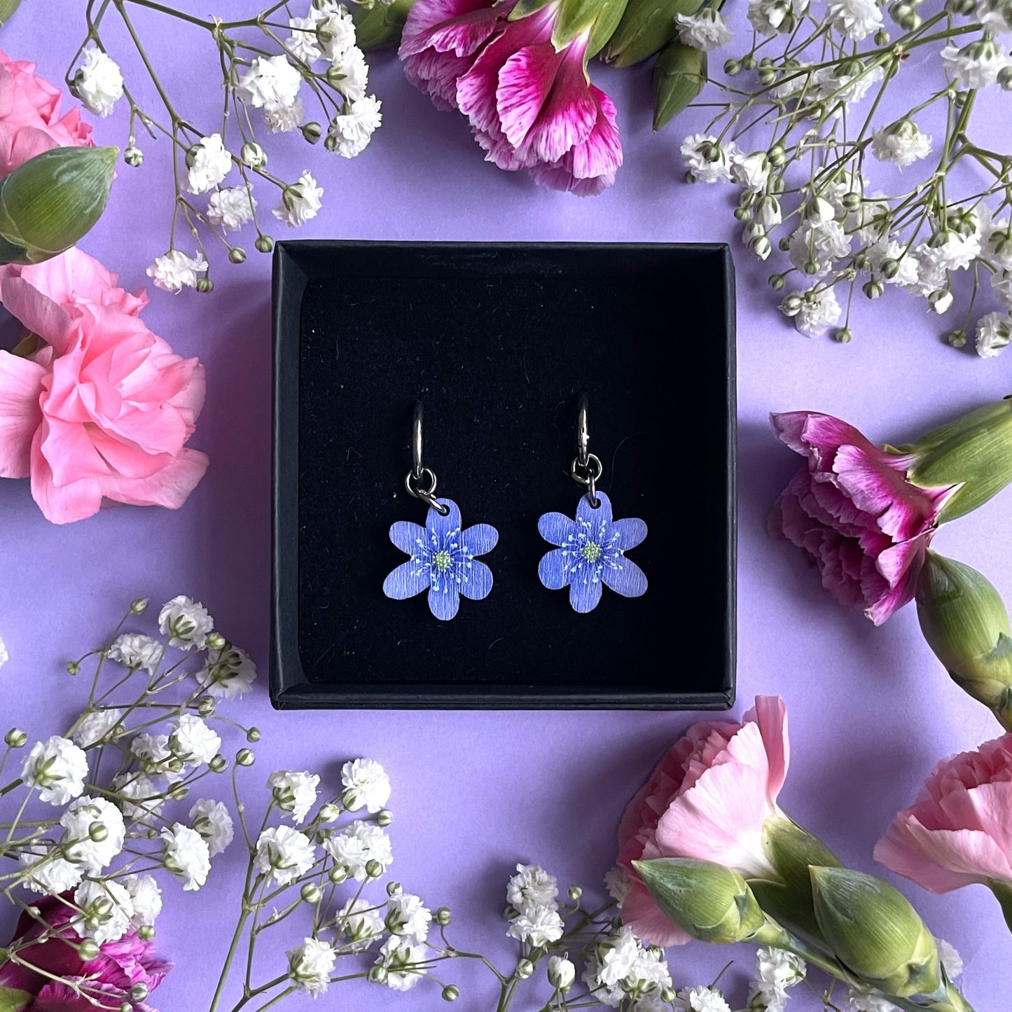 Lehtosinivuokko-minikorvakorut (koukku tai huggie)