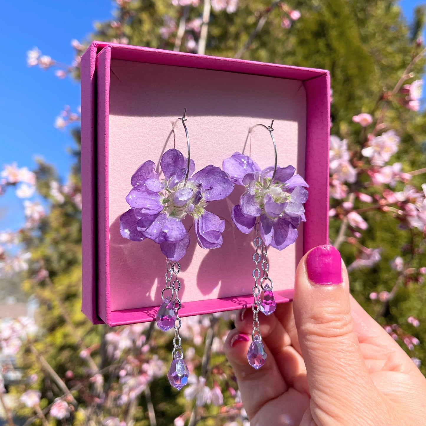 Leukoija-korvakorut renkaalla, violetti