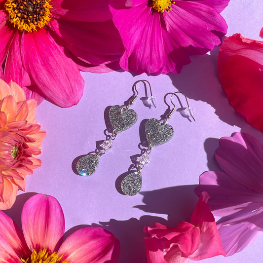 Raining Heart -korvakorut kristallilla, lyhyempi, hopea glitter
