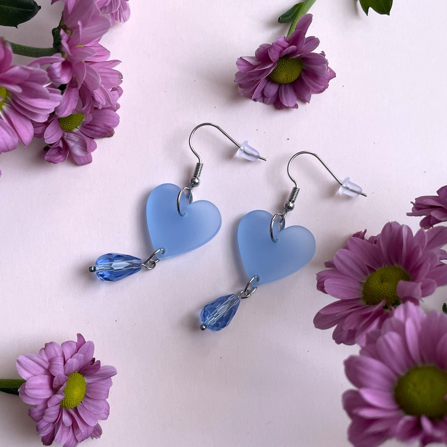 Raining Heart mini -korvakorut, huurre sininen (kullanväriset metallit!)