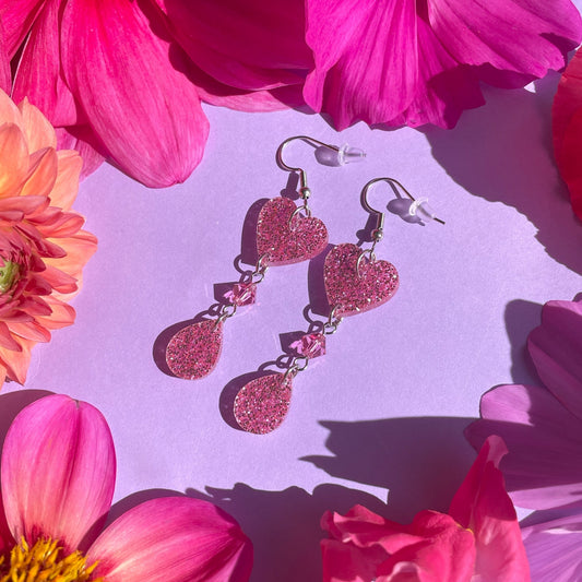 Raining Heart -korvakorut kristallilla, lyhyempi, rosa glitter